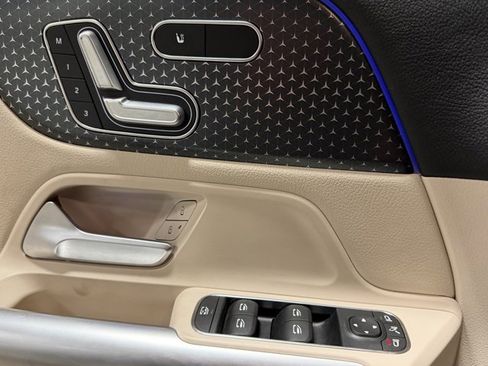 Used 2025 Mercedes-Benz GLA 250 4MATIC image 23