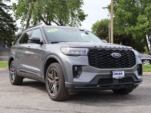 Used 2025 Ford Explorer ST-Line w/ ST-Line Street Pack AWD/4WD image 1