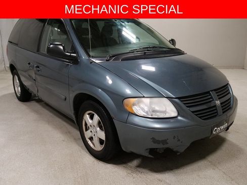 Used 2007 Dodge Caravan SXT w/ Popular Equipment Group I FWD image 1