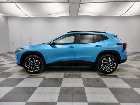 Used 2025 Chevrolet Trax RS w/ Sunroof Package image 8