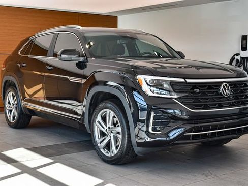 Used 2024 Volkswagen Atlas Cross Sport SEL R-Line AWD/4WD image 5