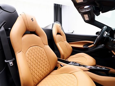 Used 2022 Ferrari F8 Tributo image 60