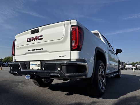 Used 2023 GMC Sierra 1500 SLT w/ SLT Premium Plus Package AWD/4WD image 10