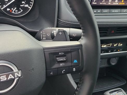 Used 2025 Nissan Rogue SV AWD/4WD image 24