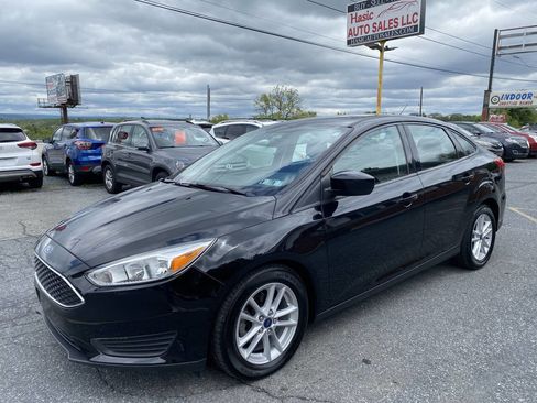 Used 2018 Ford Focus SE FWD image 1