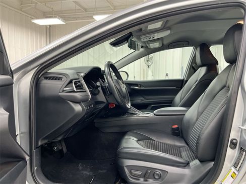 Used 2023 Toyota Camry SE image 19