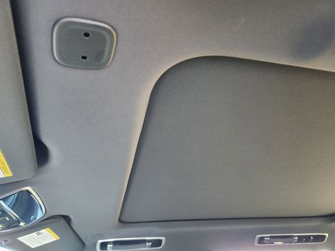 New 2025 Land Rover Range Rover Long Wheelbase SE image 24