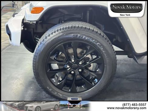 Used 2022 Jeep Wrangler Unlimited Sahara AWD/4WD image 10