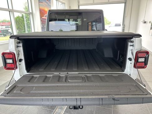 Used 2024 Jeep Gladiator Sport image 12