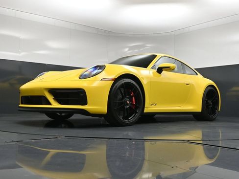 Used 2022 Porsche 911 Carrera GTS w/ Premium Package RWD image 22