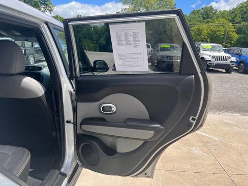 Used 2014 Kia Soul + FWD image 12
