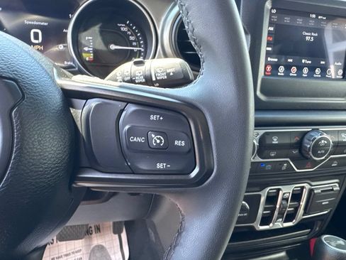 Used 2023 Jeep Wrangler Unlimited w/ Convenience Group AWD/4WD image 18