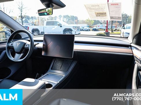 Used 2024 Tesla Model Y Long Range AWD/4WD image 30