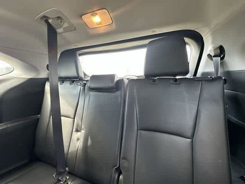 Used 2023 Toyota Highlander XLE image 18