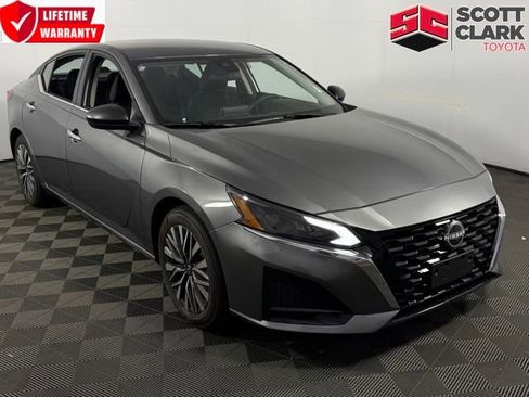 Used 2024 Nissan Altima 2.5 SV image 1