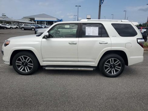 Used 2022 Toyota 4Runner Limited AWD/4WD image 2