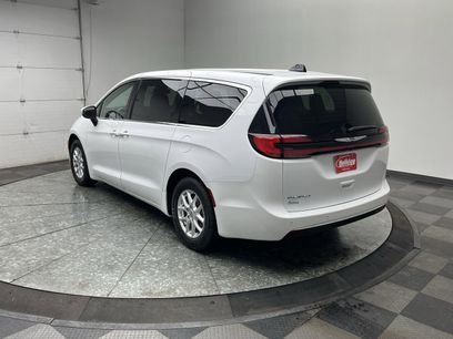 Used 2023 Chrysler Pacifica Touring-L