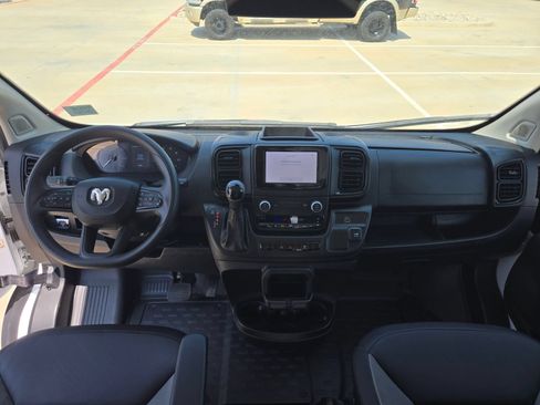 Used 2025 RAM ProMaster 2500 w/ Convenience Group FWD image 13