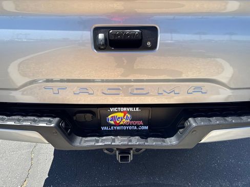 Certified 2020 Toyota Tacoma TRD Off-Road w/ Technology Package AWD/4WD image 7