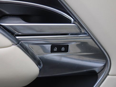 Used 2023 Land Rover Range Rover SE image 15