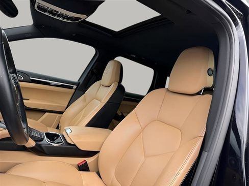 Used 2016 Porsche Cayenne image 37