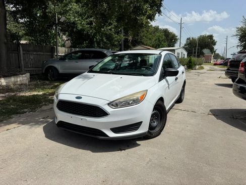 Used 2018 Ford Focus S FWD image 2