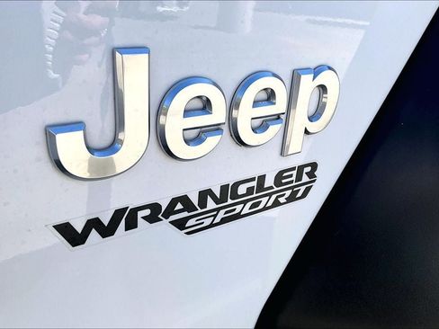 Used 2018 Jeep Wrangler Sport AWD/4WD image 7