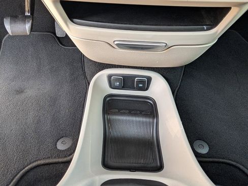 Used 2018 Chrysler Pacifica Touring Plus FWD image 29