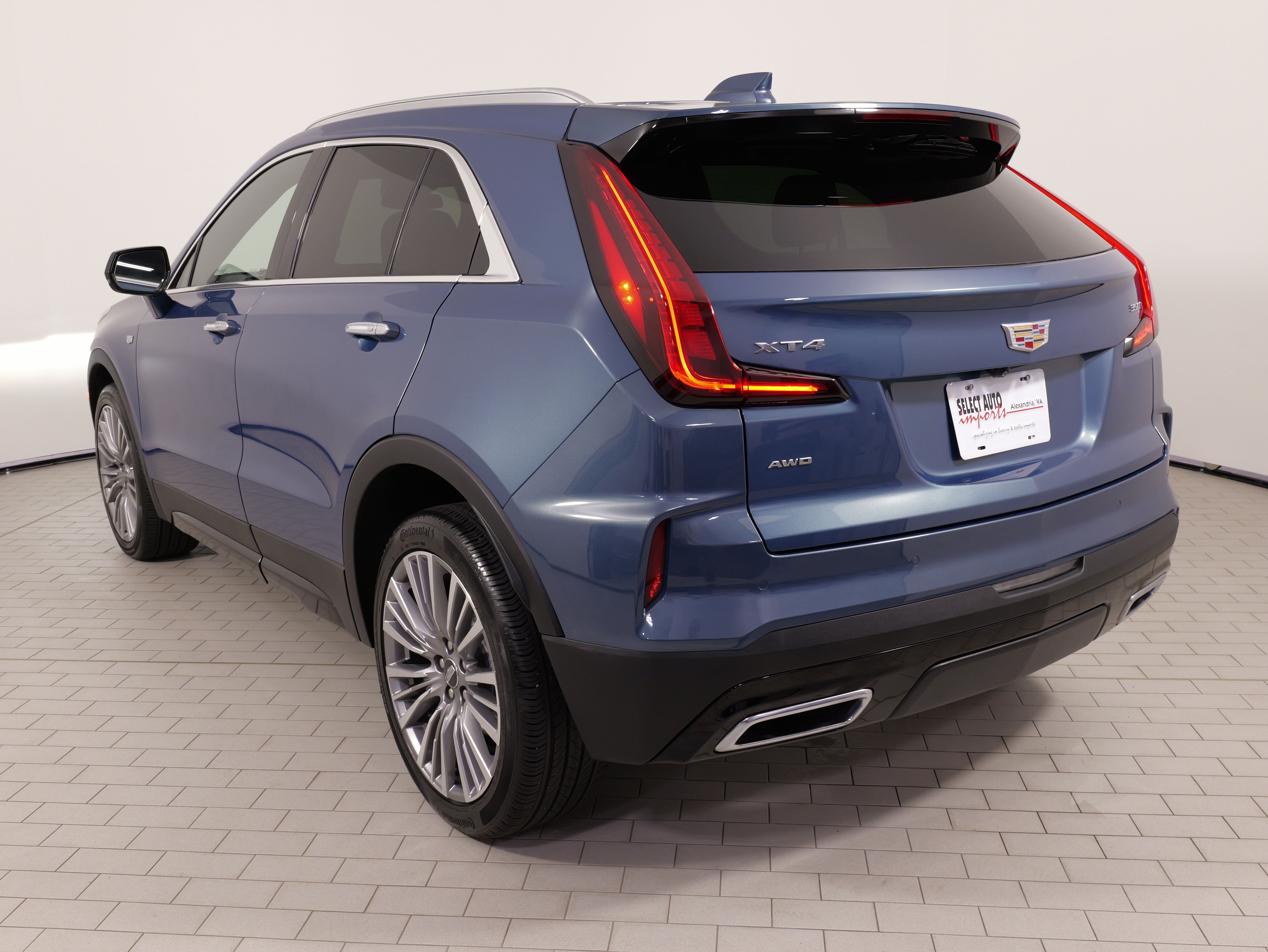 Used 2024 Cadillac XT4 Premium Luxury w/ Cold Weather Package AWD/4WD image 15