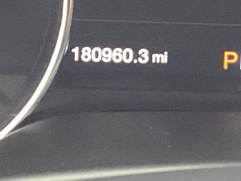 Used 2018 Ford F150 Lariat w/ Equipment Group 502A Luxury AWD/4WD image 5