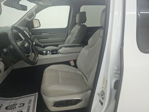 Used 2024 Jeep Wagoneer L Series II w/ Flexible Seating Group AWD/4WD image 2