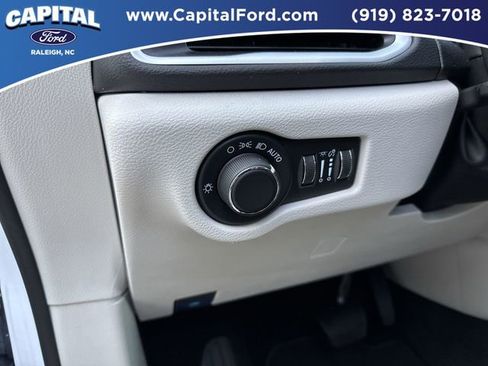 Used 2024 Chrysler Voyager LX image 21