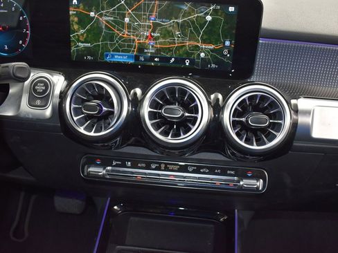 Used 2022 Mercedes-Benz GLB 250 GLB 250 image 28