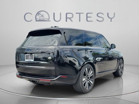 Used 2023 Land Rover Range Rover SE AWD/4WD image 3