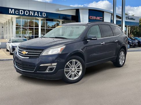 Used 2015 Chevrolet Traverse LT w/ Style and Technology Package image 1