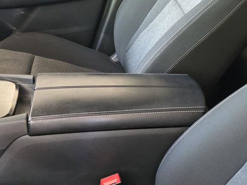 Used 2024 Nissan Rogue SV FWD image 8