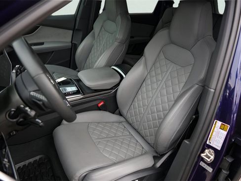 Used 2024 Audi SQ7 Prestige w/ Prestige Package image 10