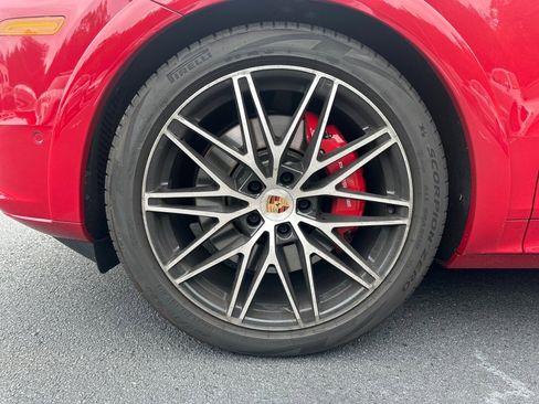 Used 2025 Porsche Cayenne GTS AWD/4WD image 14