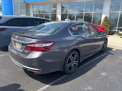 Used 2017 Honda Accord Sport image 5