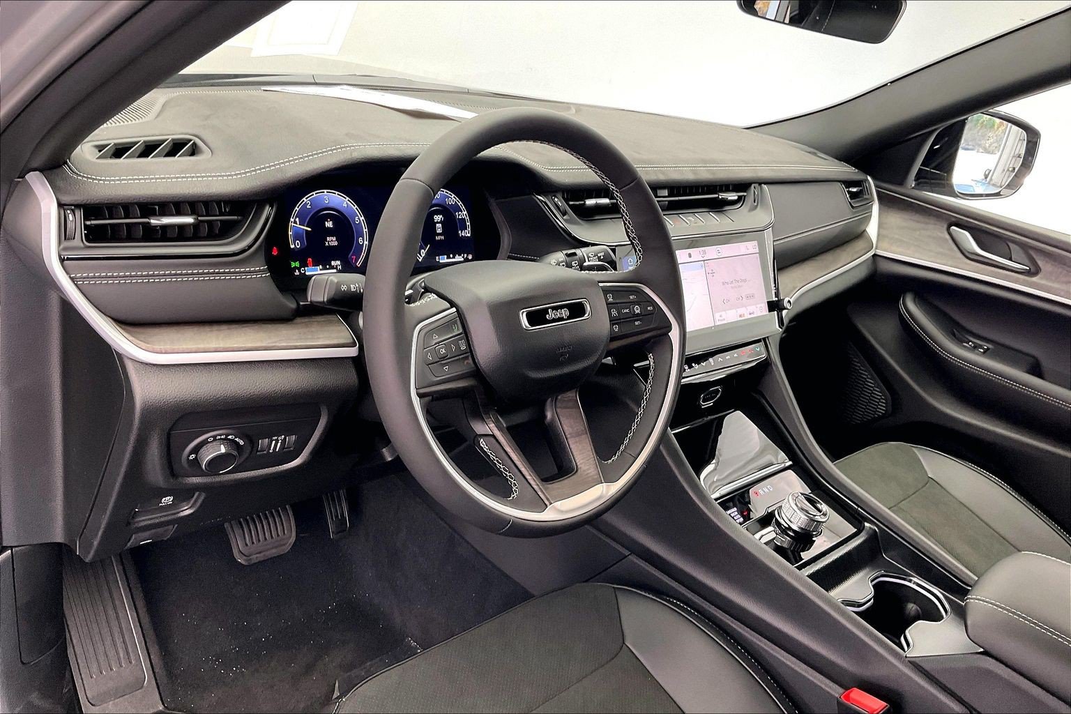 New 2027 Jeep Grand Cherokee 4WD image 4