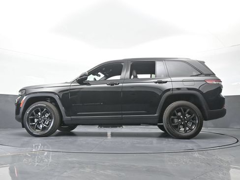 Used 2025 Jeep Grand Cherokee Altitude RWD image 59