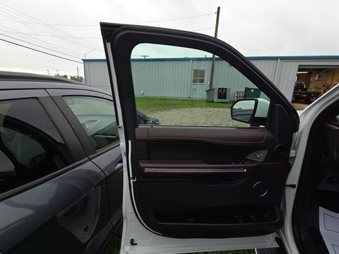 Used 2023 Ford Expedition Max Limited AWD/4WD image 7