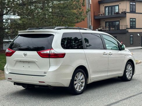 Used 2017 Toyota Sienna XLE Premium w/ Outdoor Package AWD/4WD image 6