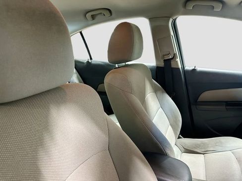 Used 2014 Chevrolet Cruze LT FWD image 25
