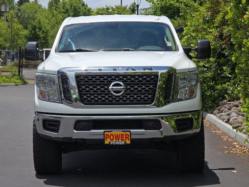 Used 2018 Nissan Titan SV w/ SV Convenience Package AWD/4WD image 9