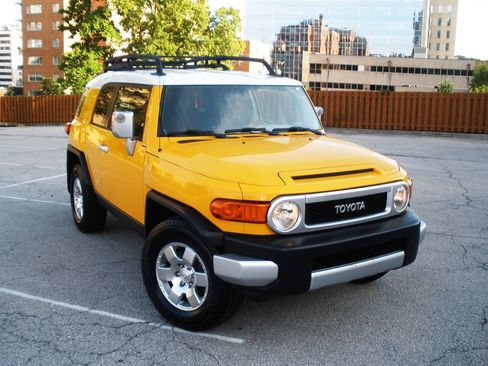 Used 2007 Toyota FJ Cruiser 2WD image 2