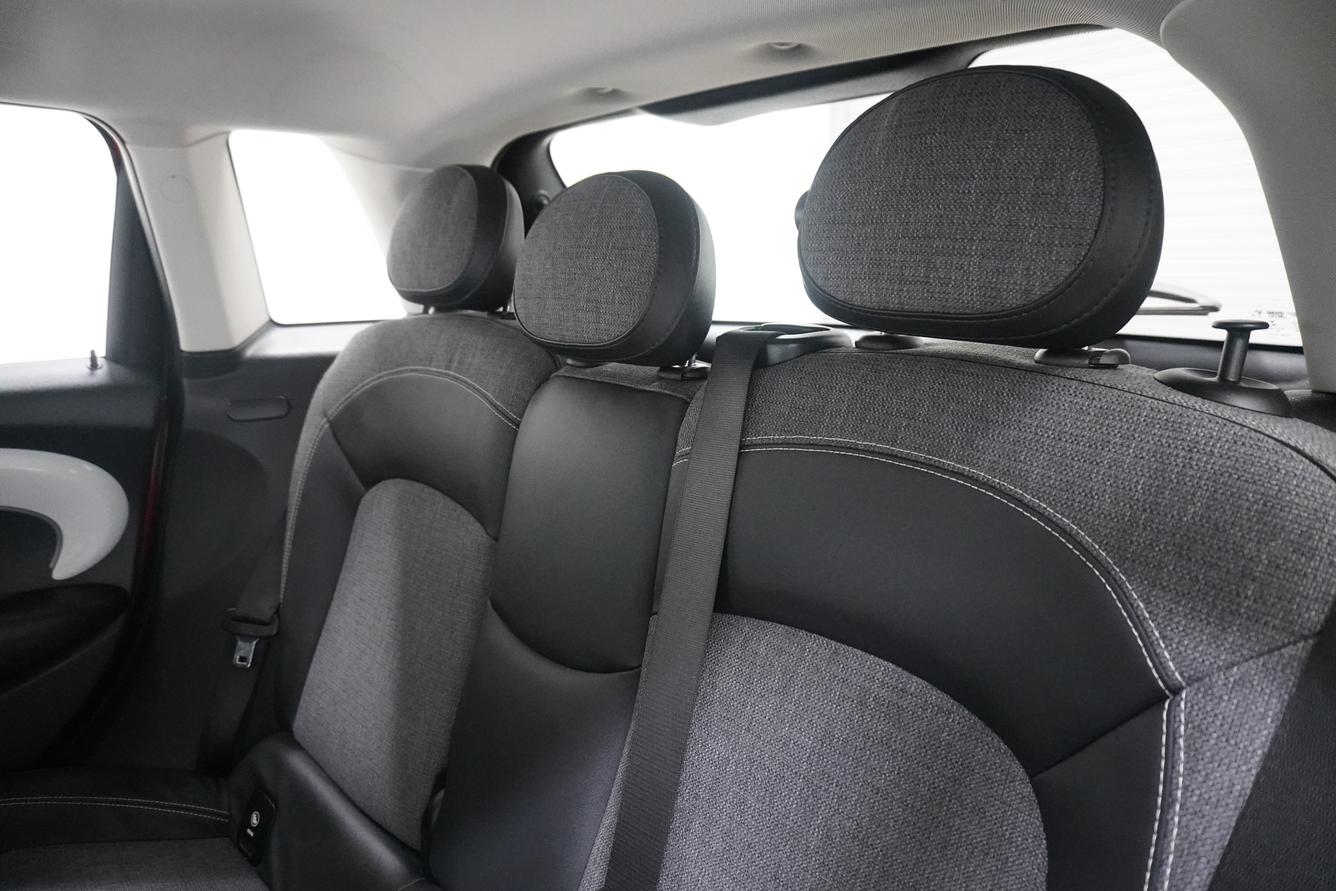 Used 2016 MINI Cooper 4-Door Hardtop FWD image 12