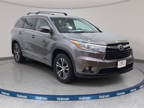 Used 2016 Toyota Highlander XLE image 4