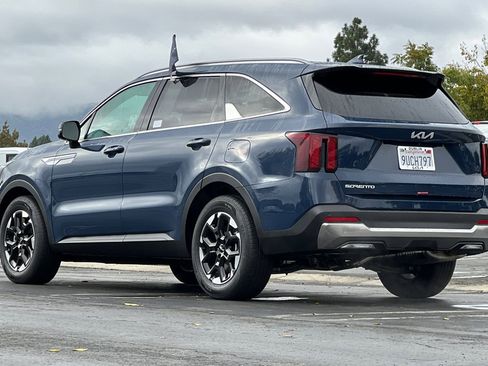 Certified 2025 Kia Sorento S image 7