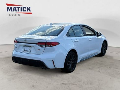 Used 2023 Toyota Corolla SE w/ SE Premium Package image 7